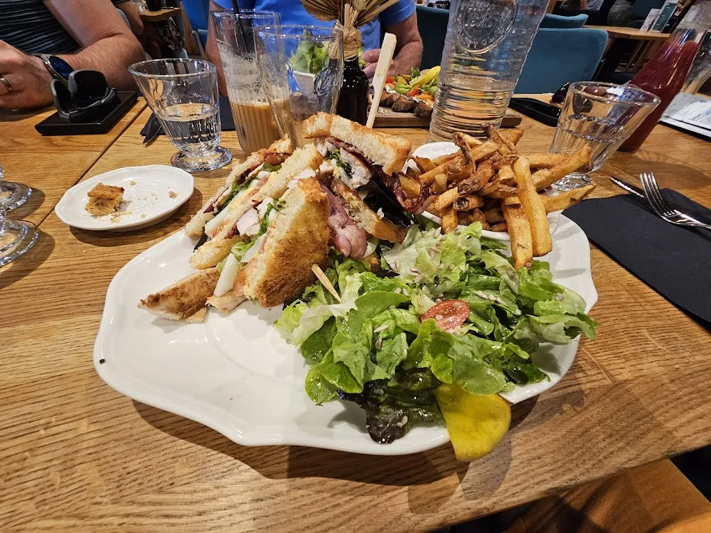 Simon Forder_Le Colibri_Morzine_review