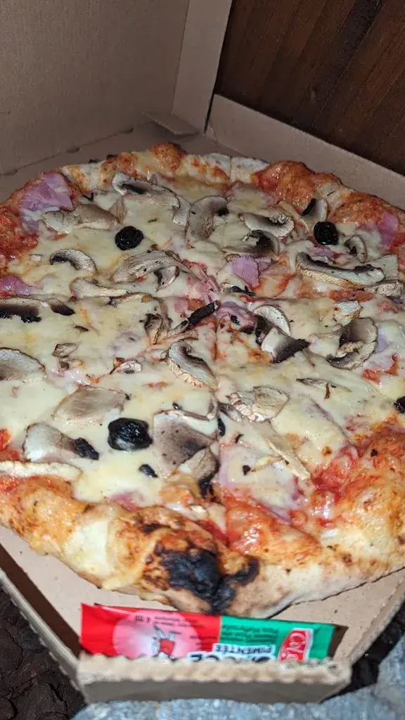 Lisou dbv_Pizzeria di milano_Cuges-les-Pins_review