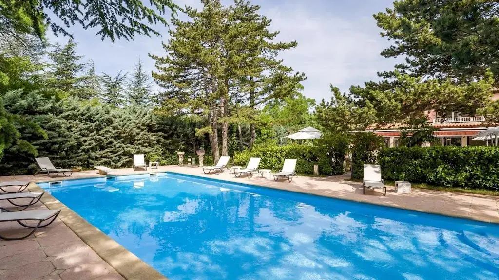 Logis Hôtel Restaurant Lou Pebre d’Ai Restaurant in Plan-d'Aups-Sainte-Baume