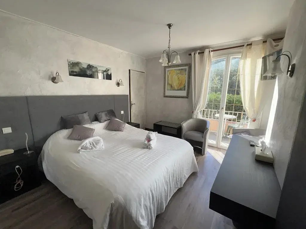 Logis Hôtel Restaurant Lou Pebre d’Ai_Plan-d'Aups-Sainte-Baume_slider_image_3