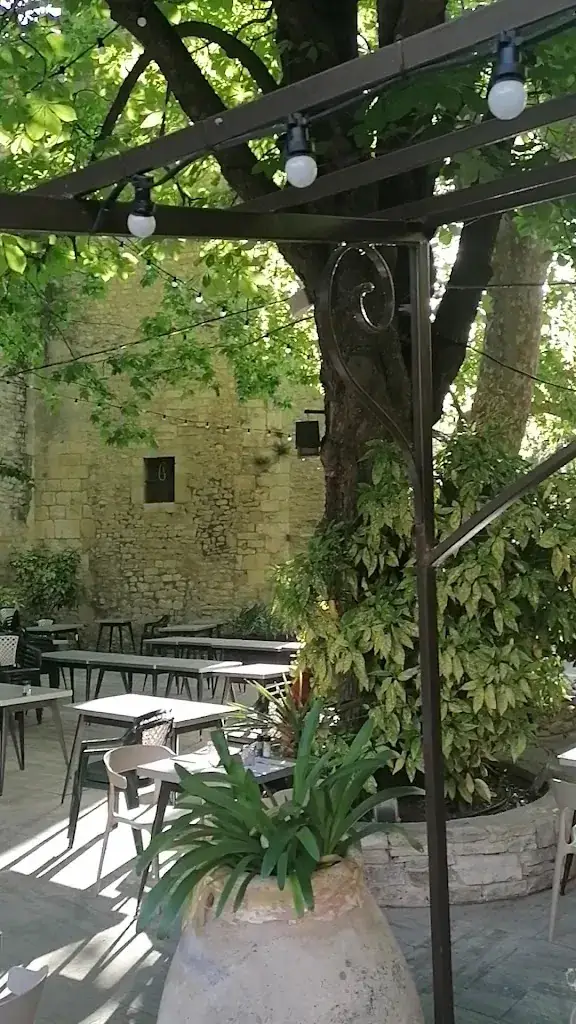 Restaurant Pétrarque et Laure_Fontaine-de-Vaucluse_slider_image_2