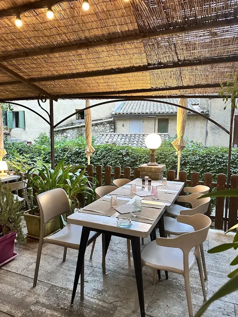 Restaurant Pétrarque et Laure_Fontaine-de-Vaucluse_slider_image_3