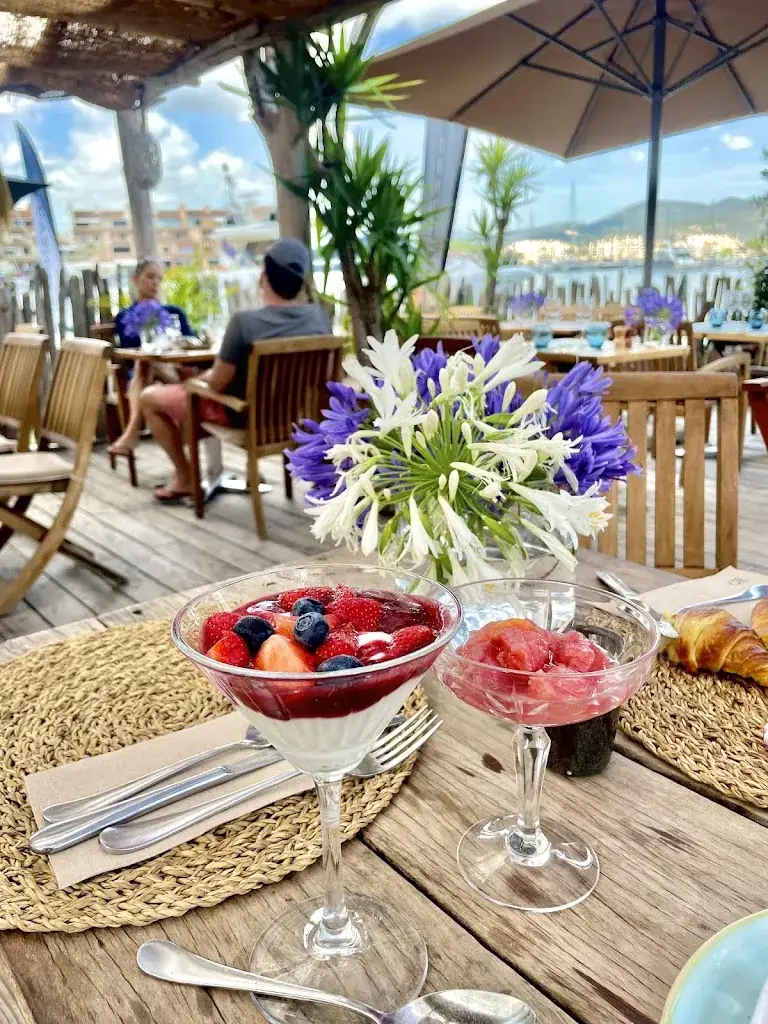 Li Li Ana_Au Bois Flotté_Cogolin_review