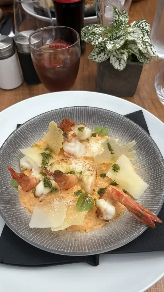 saraM pola_L'Évidence_Cogolin_review