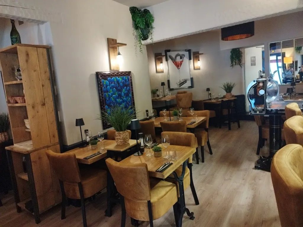 Groove and Chill restaurant in Cogolin