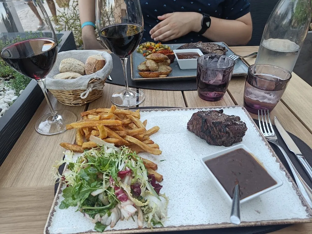 Amber J_Braise & Cow_Cogolin_reseña