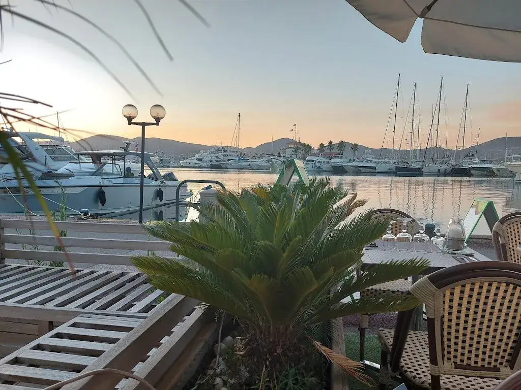 LE "M" restaurant in Cogolin