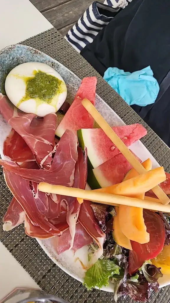 Lémy beach Plage Restaurant_Cogolin_slider_image_2