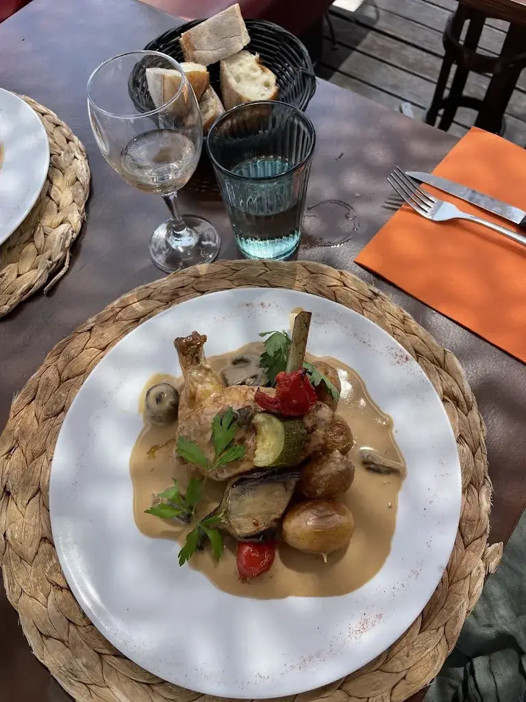 Kateřina Příhodová_Chez P Le Corse_Cogolin_review