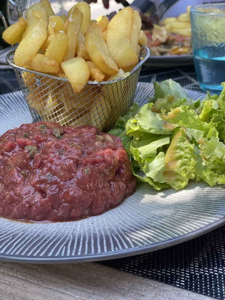 Lyubov L_Le Passe Temps_Éguilles_review