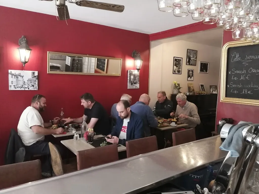 Café du Commerce restaurant in Éguilles