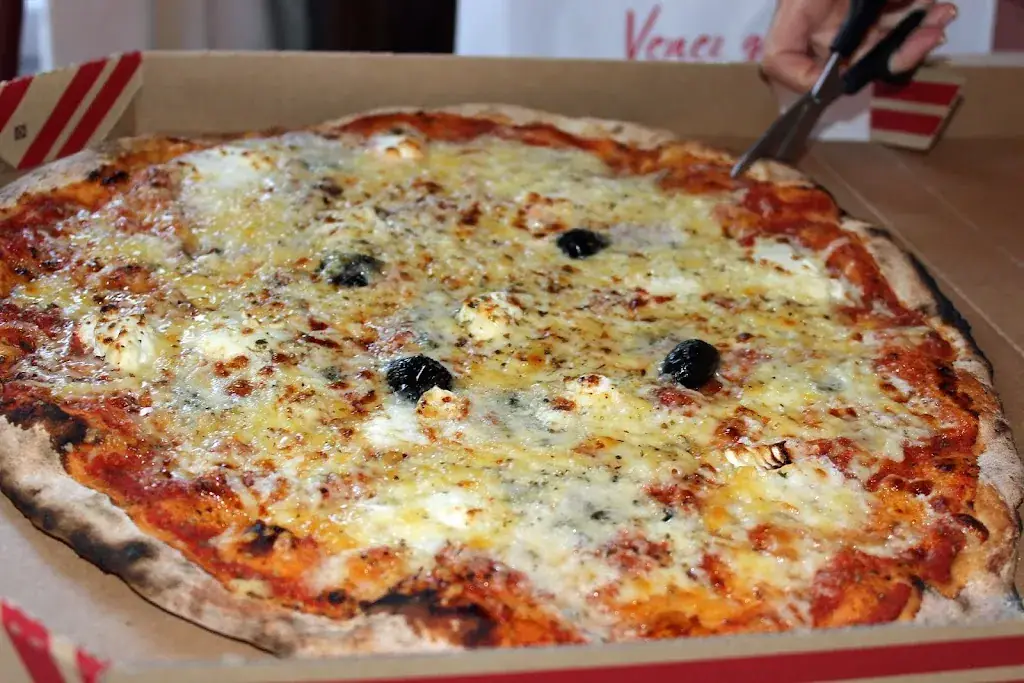 Pizza Romu_Éguilles_slider_image_2