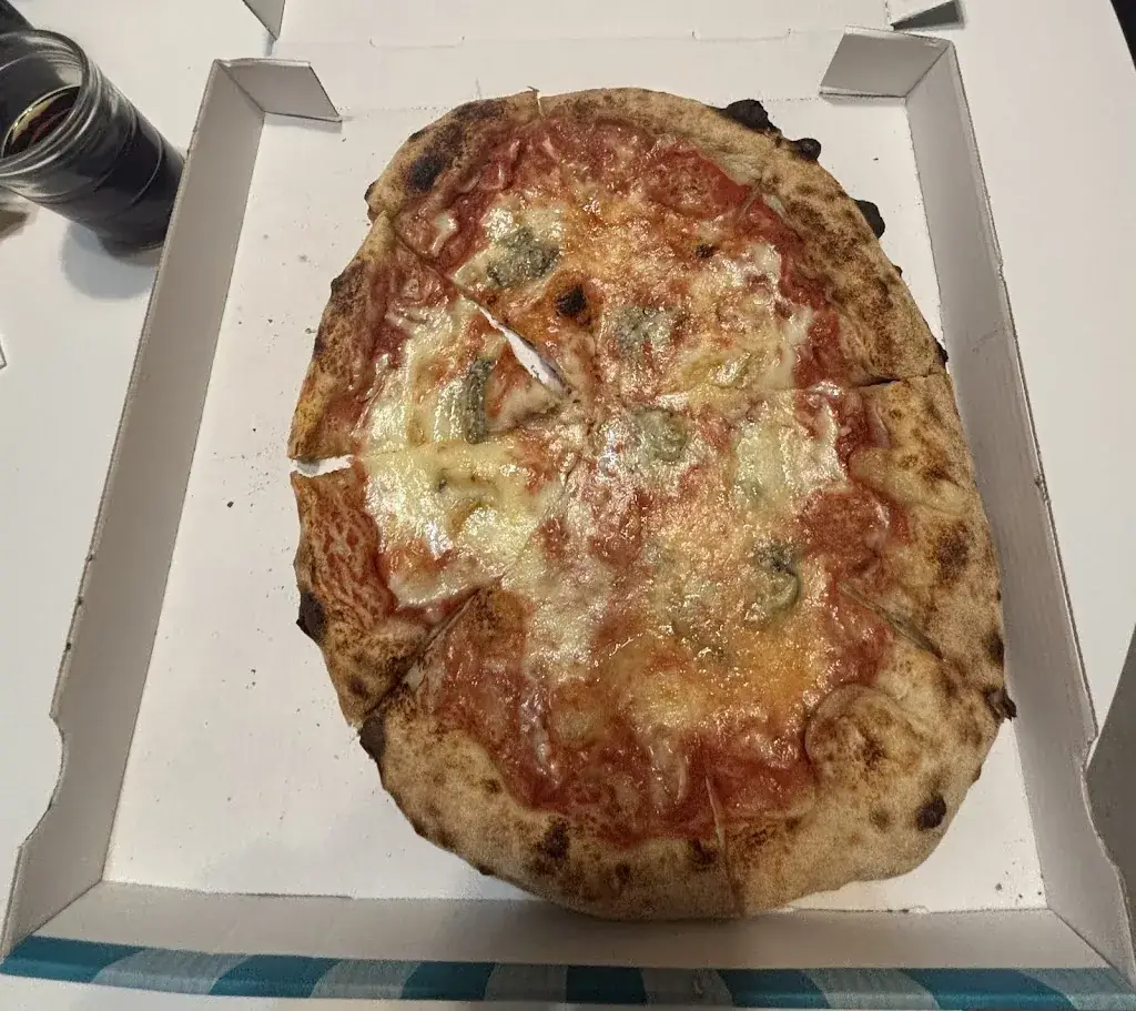 Pizzeria Il Gusto Di Napoli - Halles d'Eguilles restaurante en Éguilles