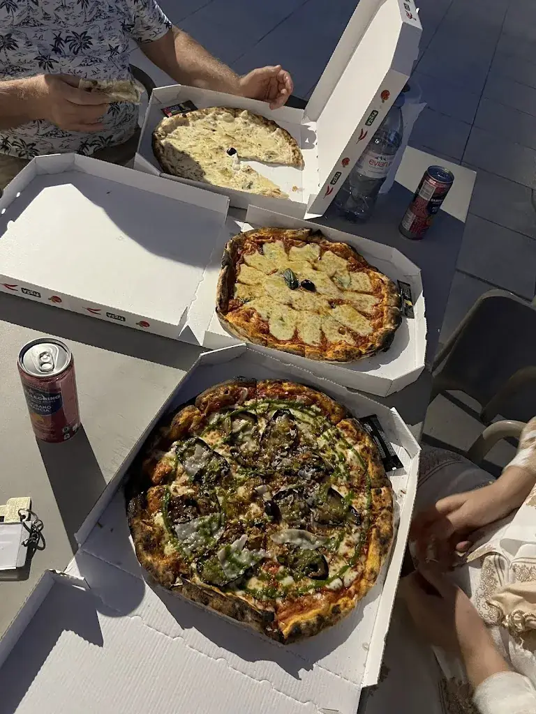 Nedjwa Boutrig_Nomade Pizza Party_Éguilles_review