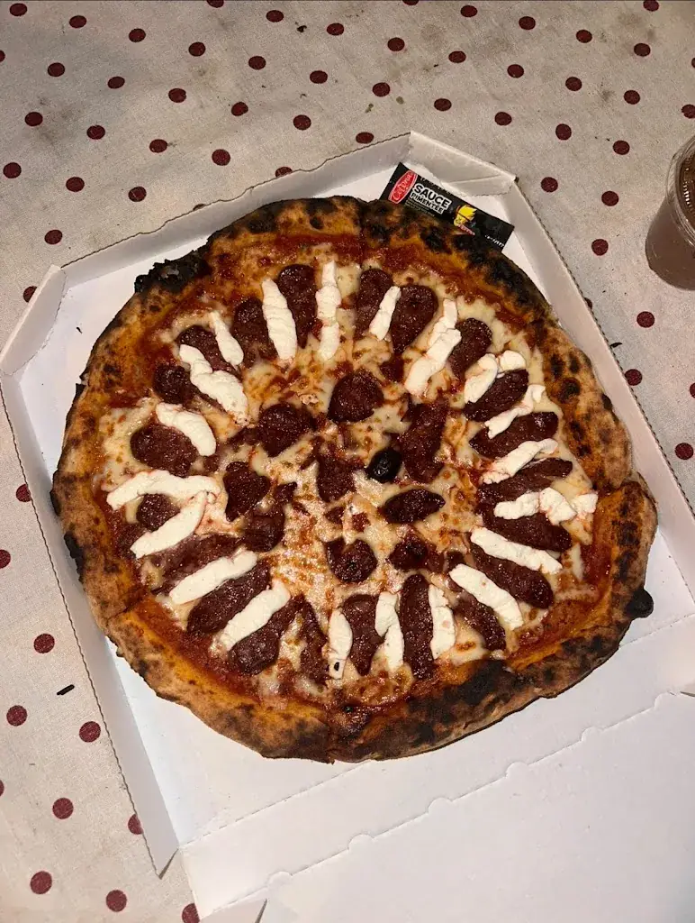 Rebecca RR_Nomade Pizza Party_Éguilles_review