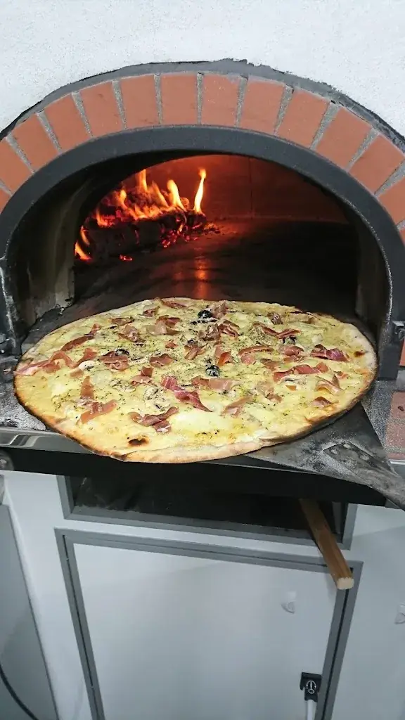 PIZZA LOULOU ÉGUILLES_Éguilles_slider_image_1