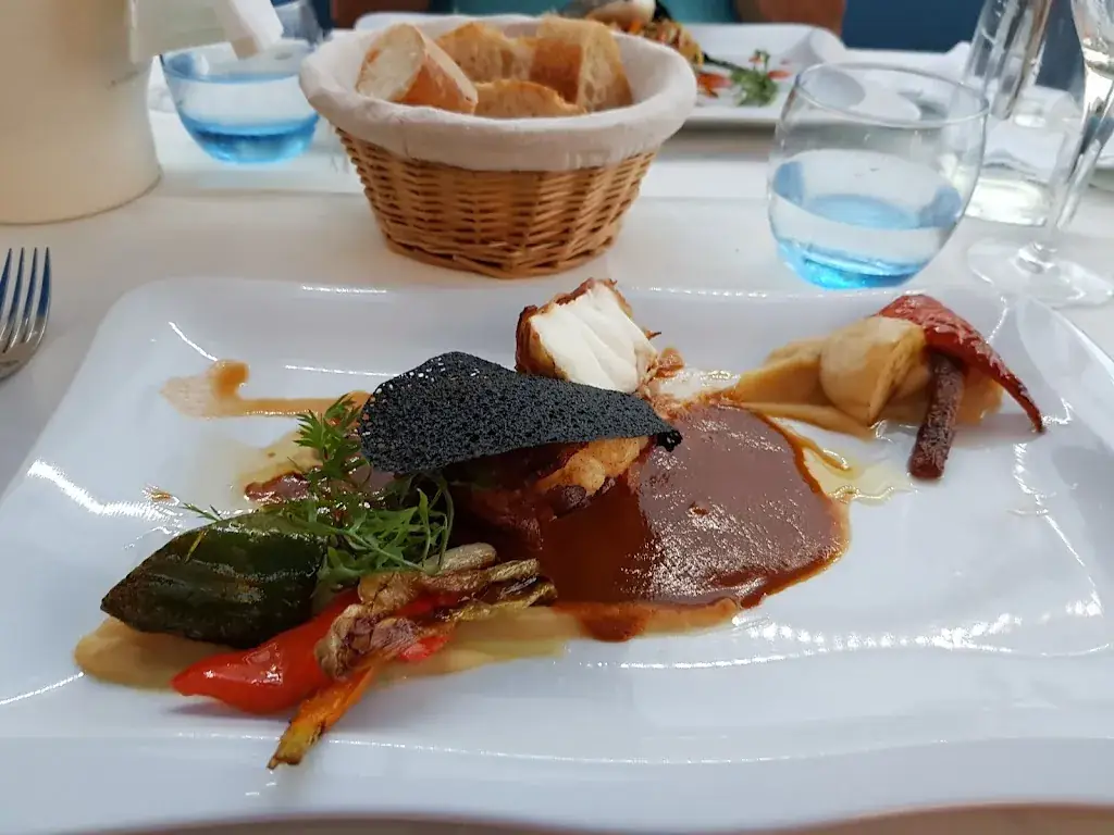 Clara Karas_Auberge Du Mérou_Rove_review