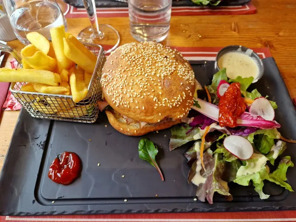 Restaurant Le Grillon_Morzine_slider_image_3