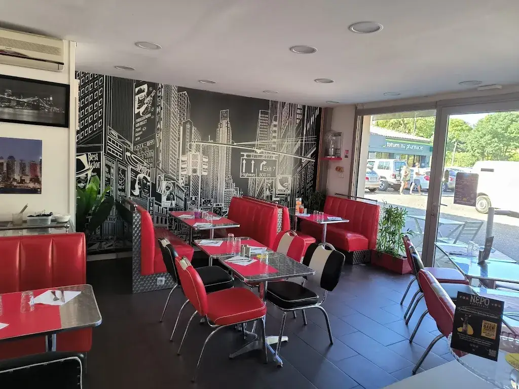 L'EMPORTER restaurant in Évenos