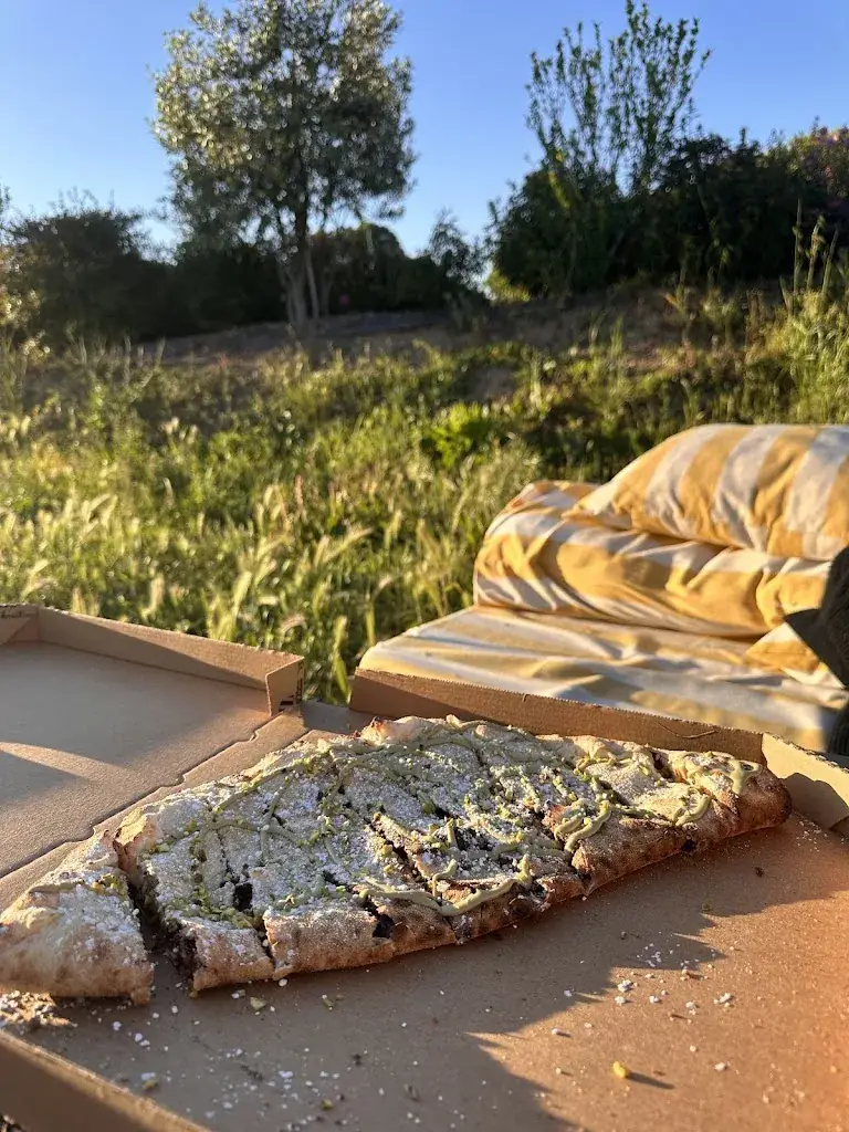 Eloise hicks_Au Rond Point Italien_Évenos_review