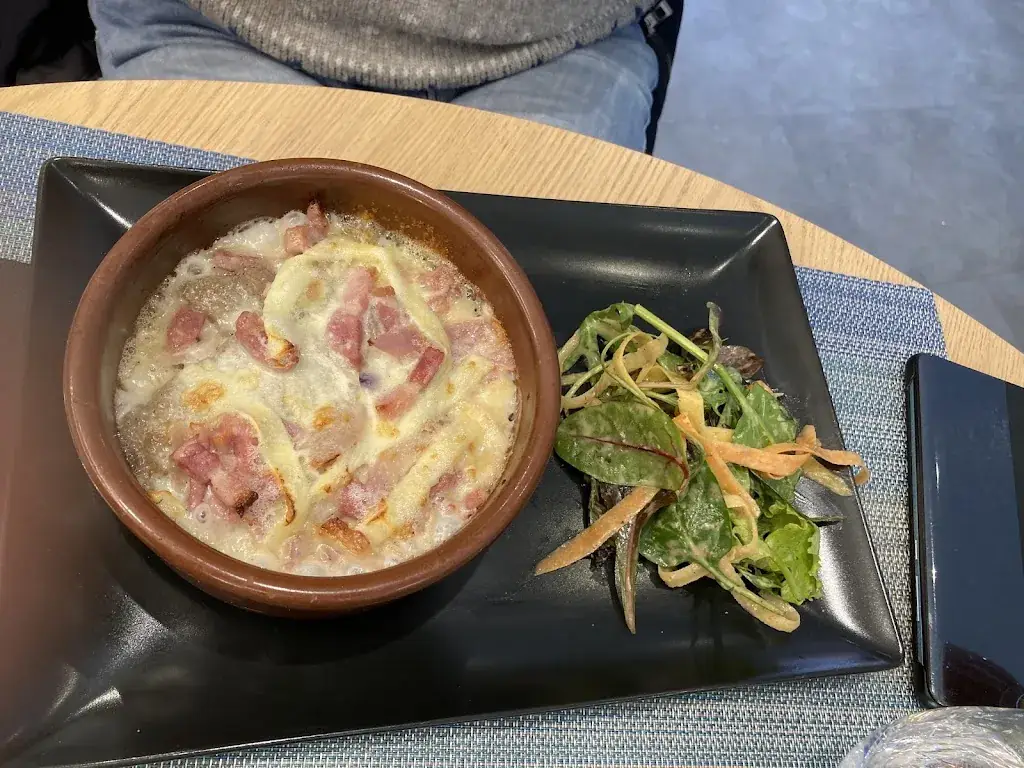 Ellie Sarhangi_Restaurant-Crêperie le Taboo_Embrun_recensione