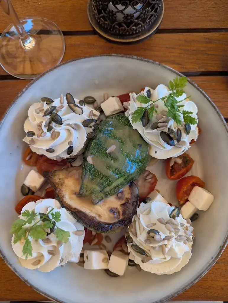 Sarah ROUSSEL_Les 3 L_Embrun_review