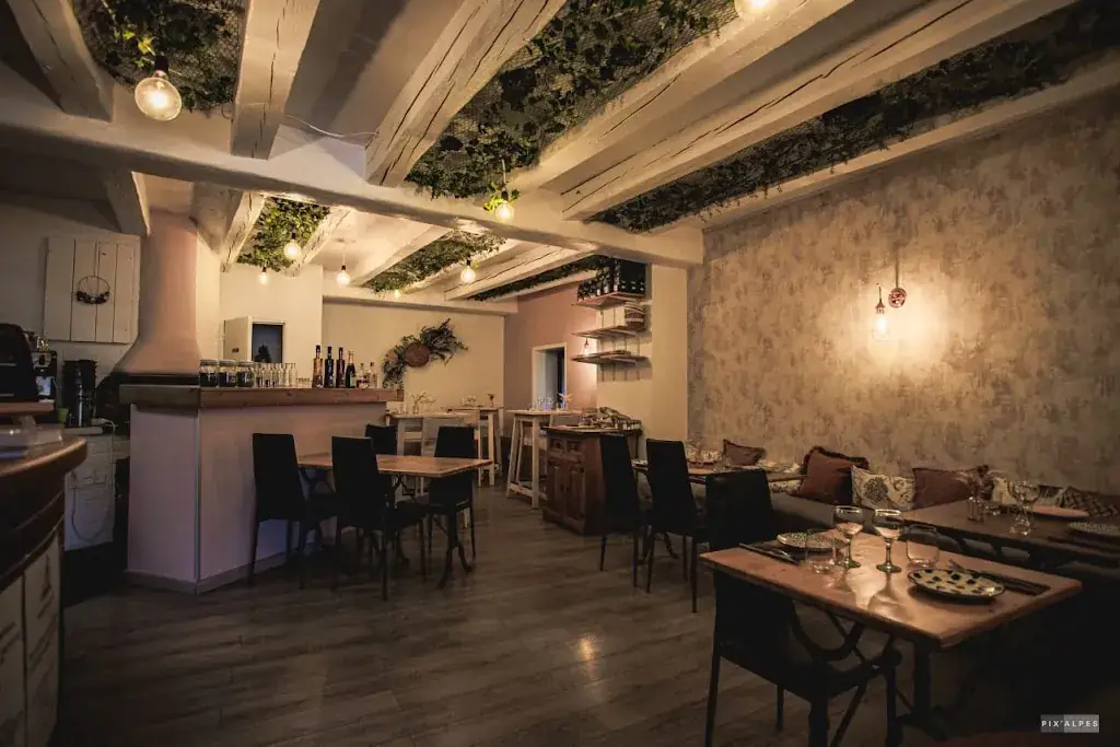 Les 3 L_Embrun_slider_image_1