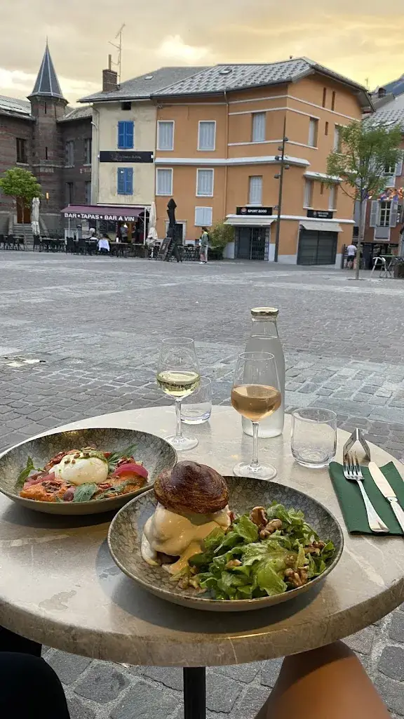 Jeanne_Le Grand Salon_Embrun_recensione