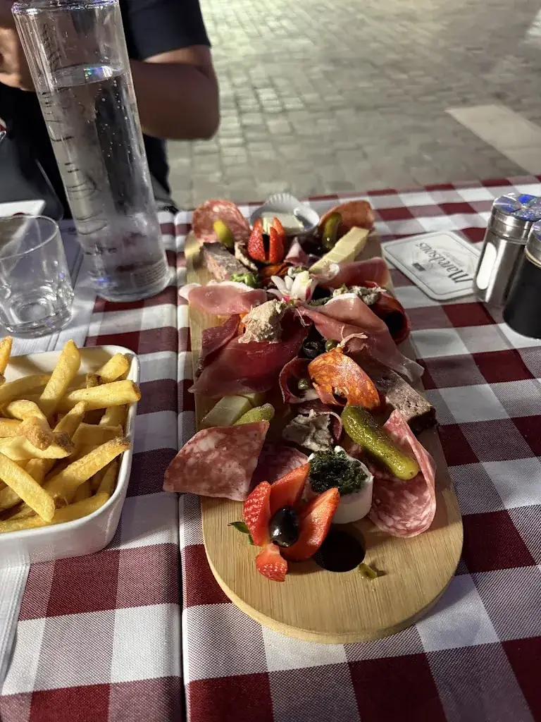 Aksana Kanaeva_La table de Martine_Draguignan_review