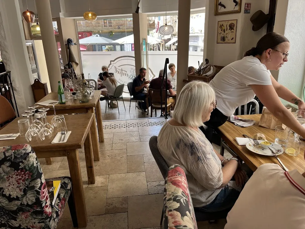 Restaurant à l'essentiel restaurant in Draguignan