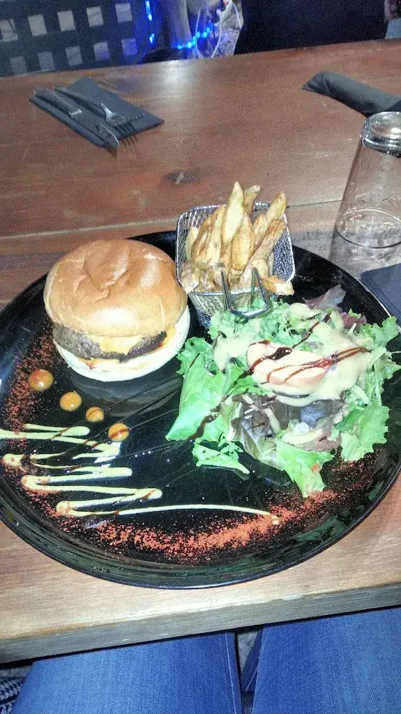 Estelle lezarts83510_Le Garden Party_Draguignan_review