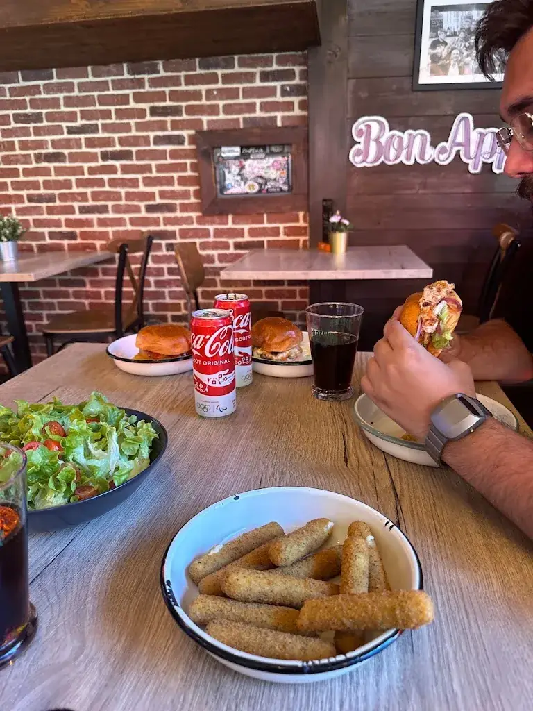 Марія Сокол_Ô Chalet Burgers et Crêpes_Morzine_review