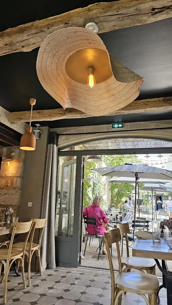 S Jones_Chez Paulette_Eygalières_review