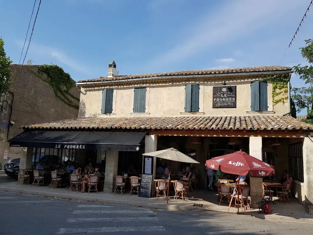 Le Progrès_Eygalières_slider_image_3