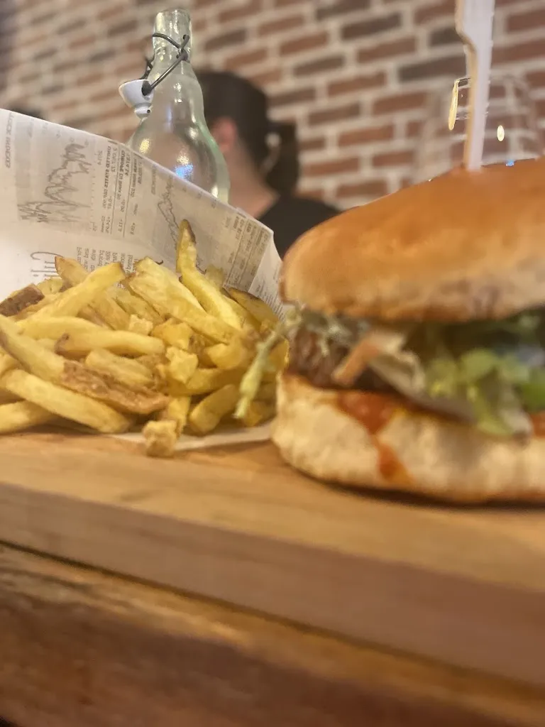 Anais Bouzeliffa_La table des frangins Eyguieres_Eyguières_recensione