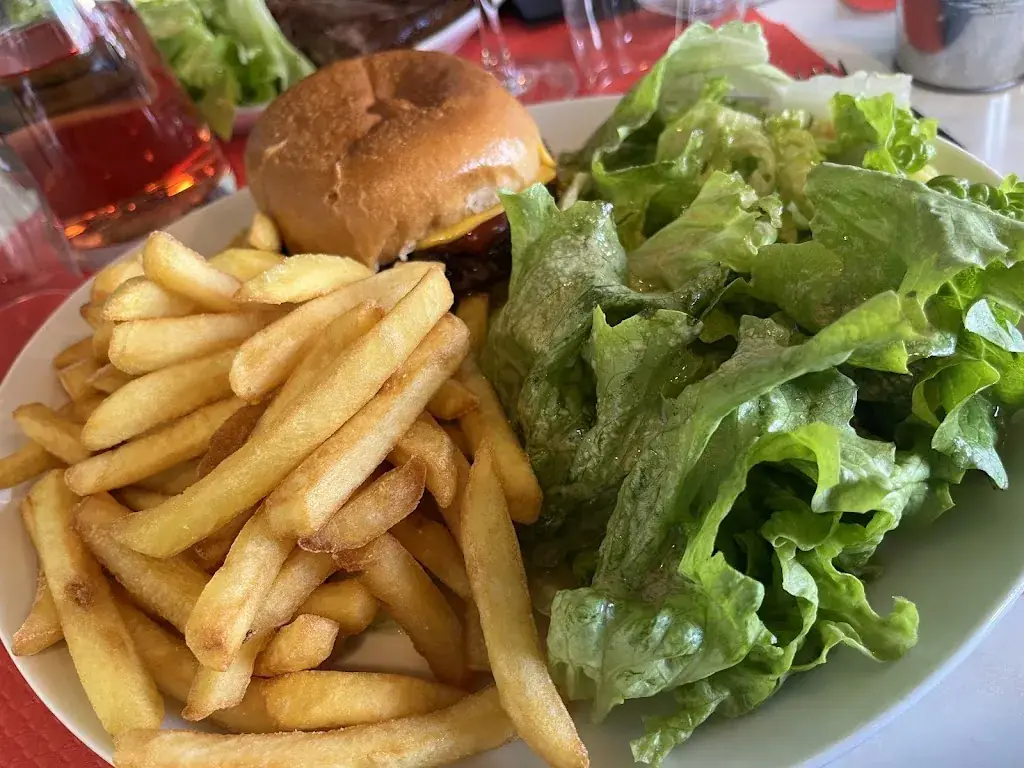 Le Provençal restaurant in Eyguières