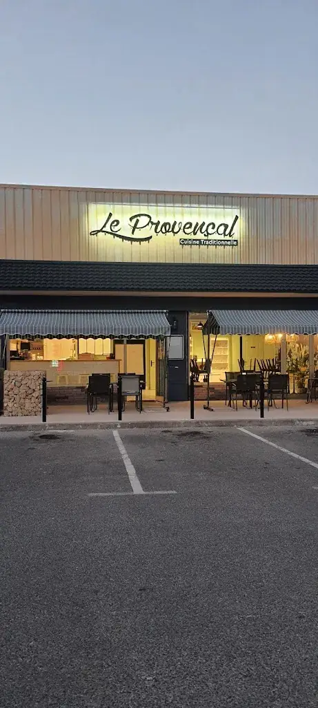 Le Provençal_Eyguières_slider_image_3