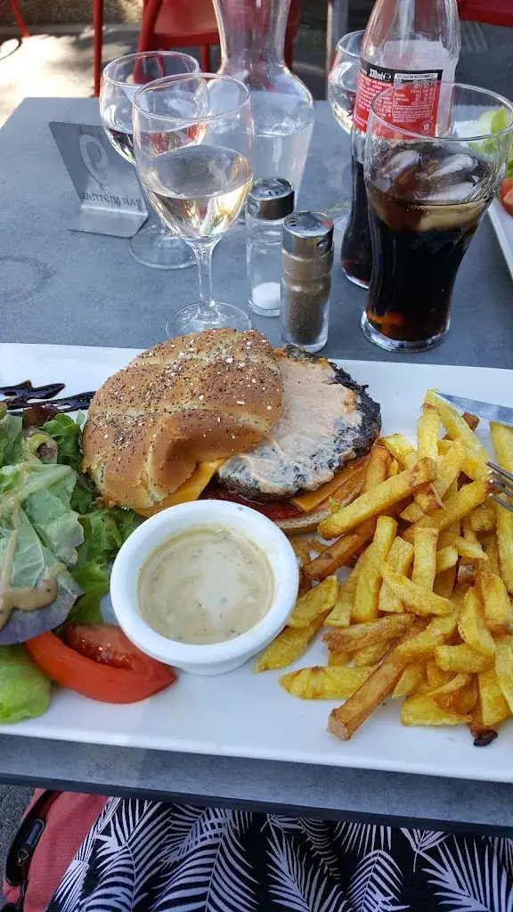 Renate Hager-Gentes_Bar le MISTRAL_Eyguières_review