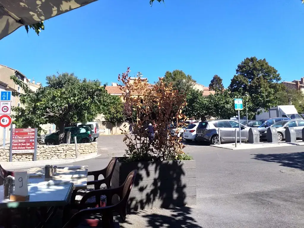 Bar le MISTRAL ristorante a Eyguières