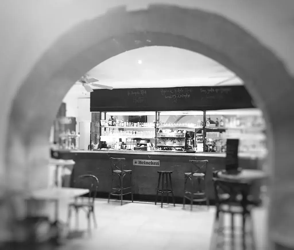 Le Café Du Midi_Lamanon_slider_image_1