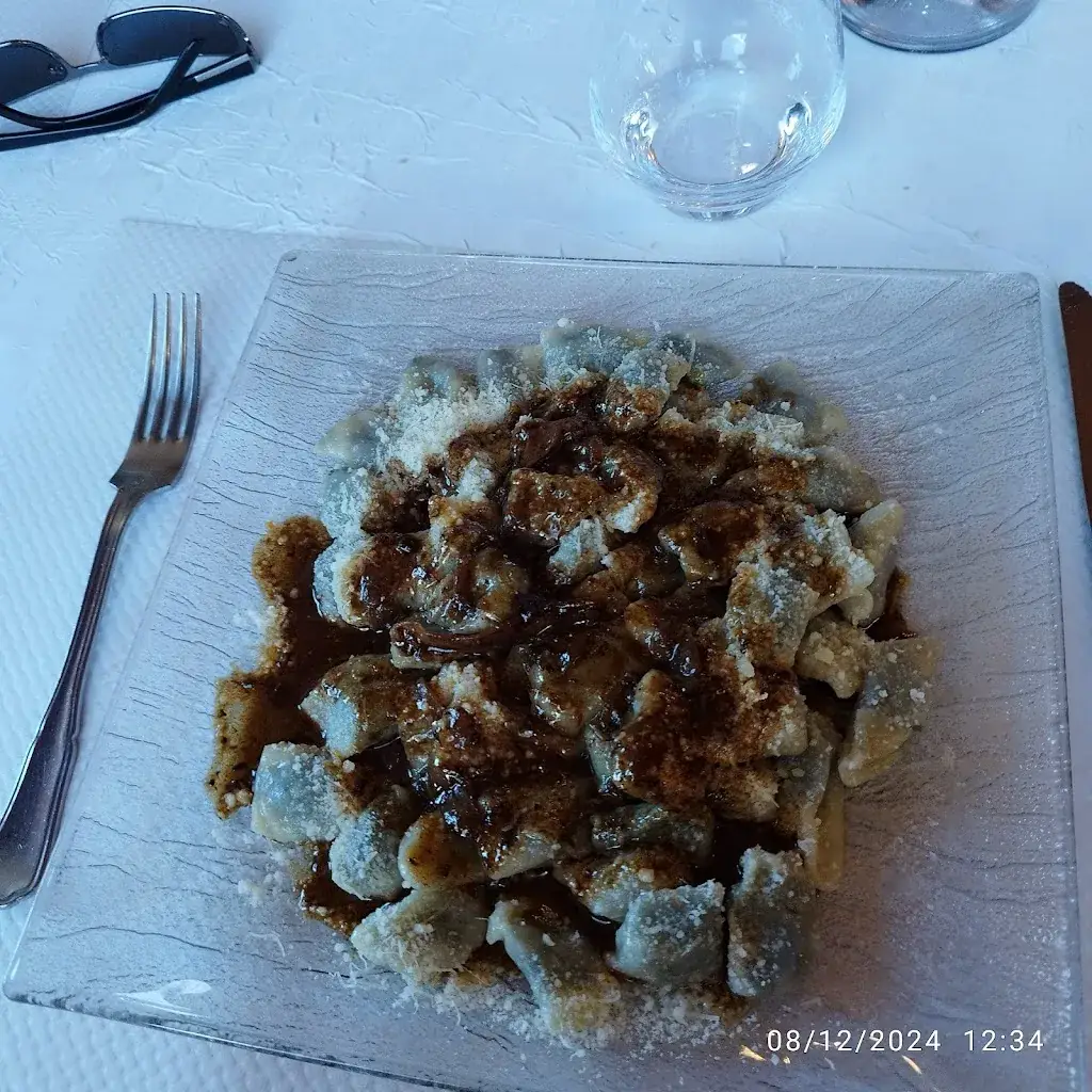 gilles .M_Au Thé de la Reine_Falicon_review