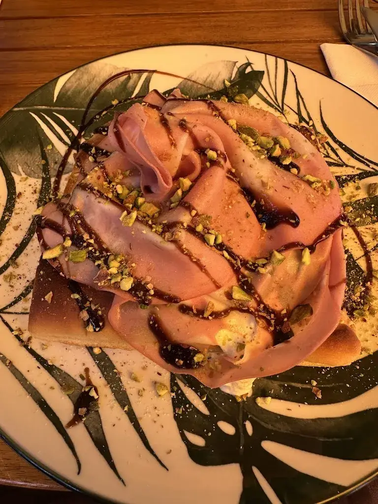 Mandana Manzari_La Vieille Maison_Èze_review