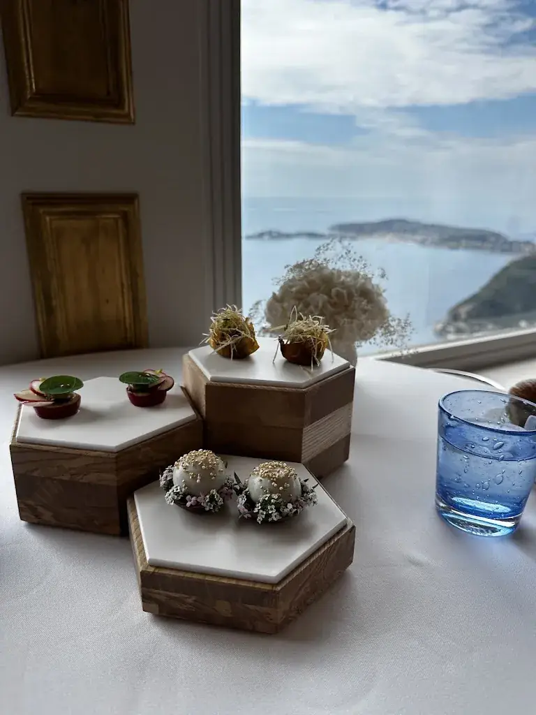 아벤트_Les Remparts_Èze_recensione