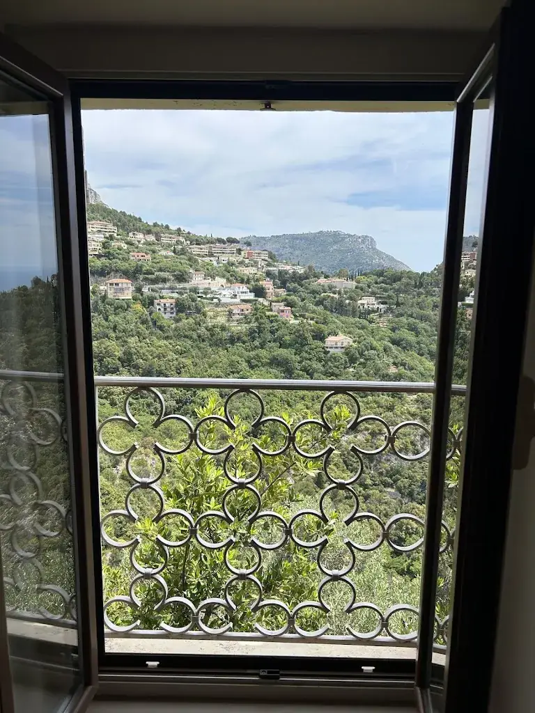 Lauren M_Hôtel Château de La Chèvre d’Or_Èze_review