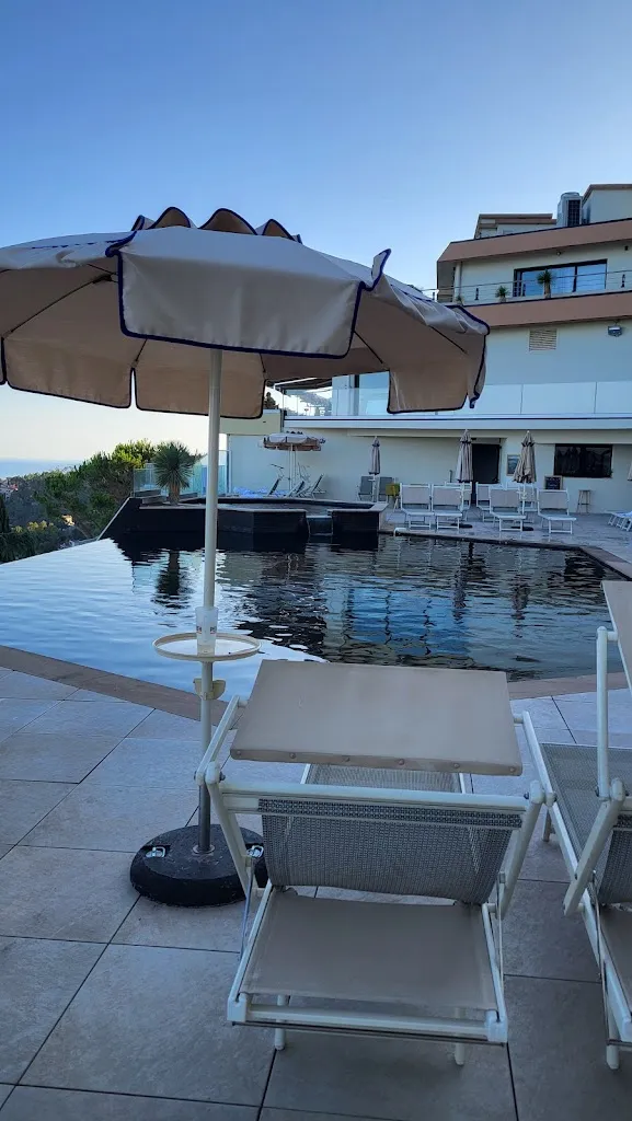 Mavrick Burrell_Les Terrasses d'Eze_Èze_review