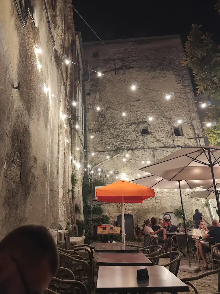 Nora Renson_Restaurant Brasserie Italienne La Cantina_Forcalquier_Bewertung