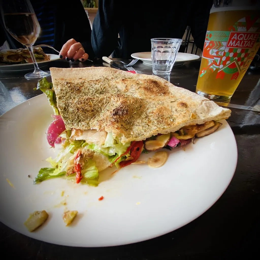 Rodney Hall_Lo Pichotòme_Forcalquier_review