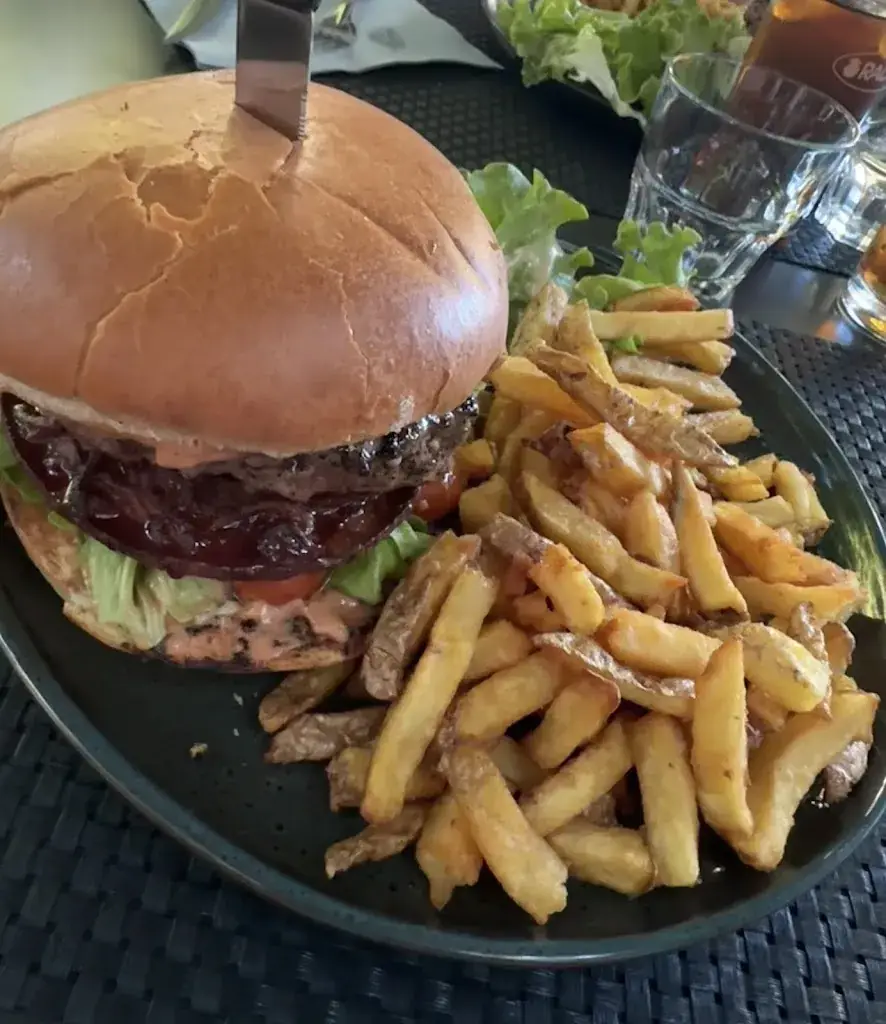 Nico Gb_Le 22_Forcalquier_review