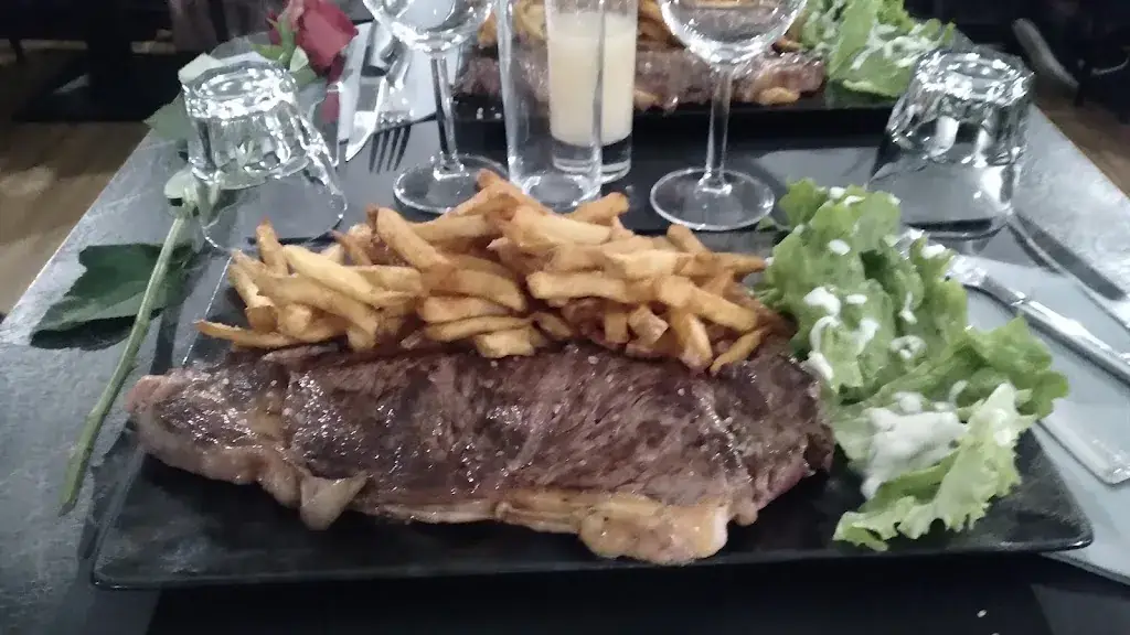 leo demade_Le 22_Forcalquier_review