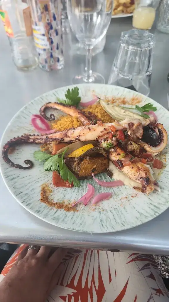 Maelys Lambert_La cour des 2 pins_Fontvieille_avis